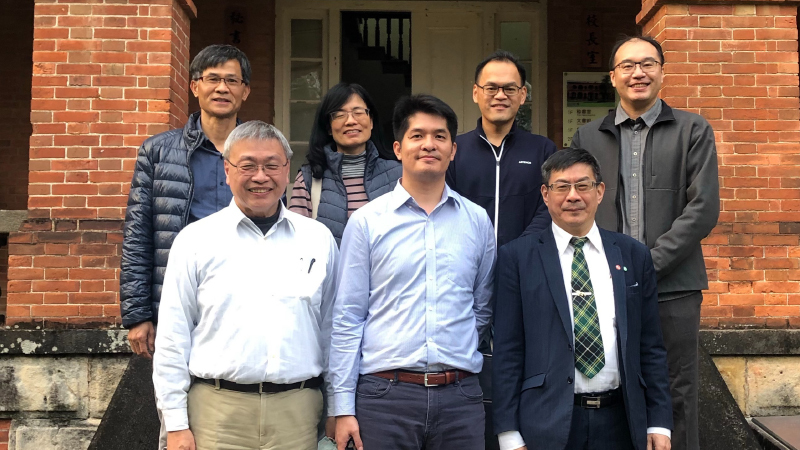 黃建堯執行長與工管系老師們合照圖片